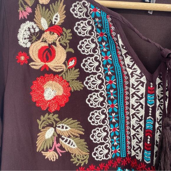 Andree Women’s Tunic Heavily Embroidered Floral Tab Sleeves Medium - Picture 2 of 9
